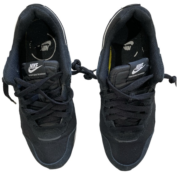 Nike Venture Runner - Men’s size 7, Women’s size 8.5 - Picture 5 of 6